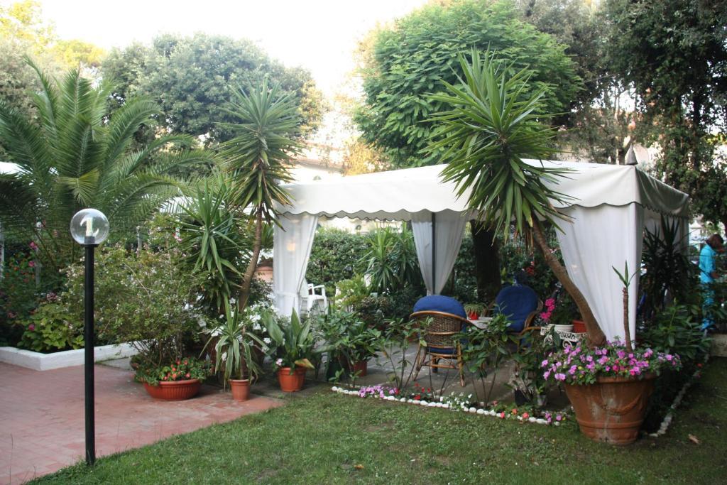 Hotel Villa Rona Forte dei Marmi Exterior foto